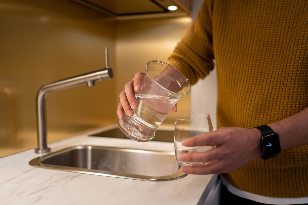 Comment Tester les PFAS dans Mon Eau du Robinet ? Guide 2026
